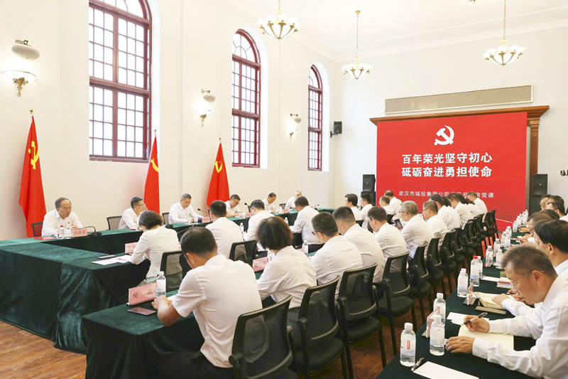 2023年7月1日，市城投集團(tuán)公司黨委開展“七一”主題黨日活動(dòng)，集團(tuán)公司黨委書記、董事長余新民現(xiàn)場講授黨課。.jpg